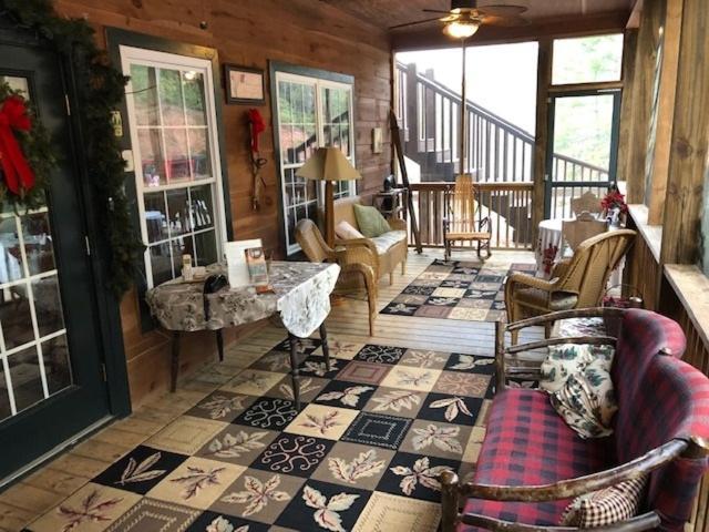 Long Mountain Lodge Bed & Breakfast Dahlonega Bilik gambar