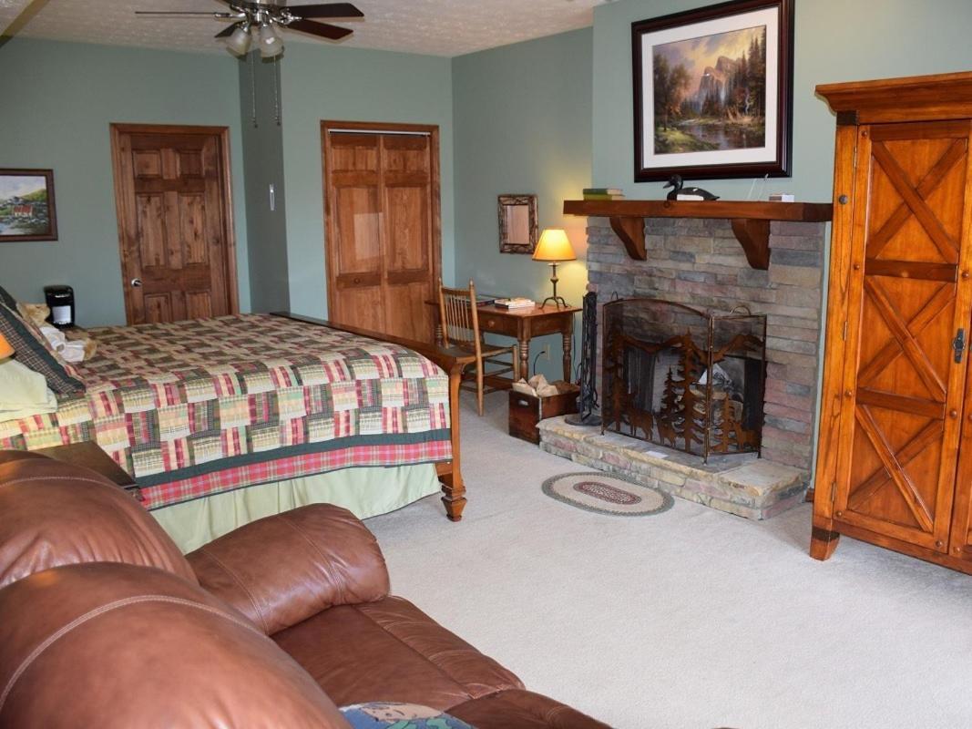 Long Mountain Lodge Bed & Breakfast Dahlonega Bilik gambar