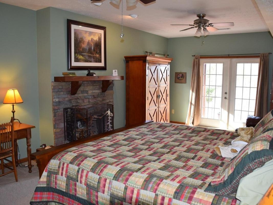 Long Mountain Lodge Bed & Breakfast Dahlonega Bilik gambar